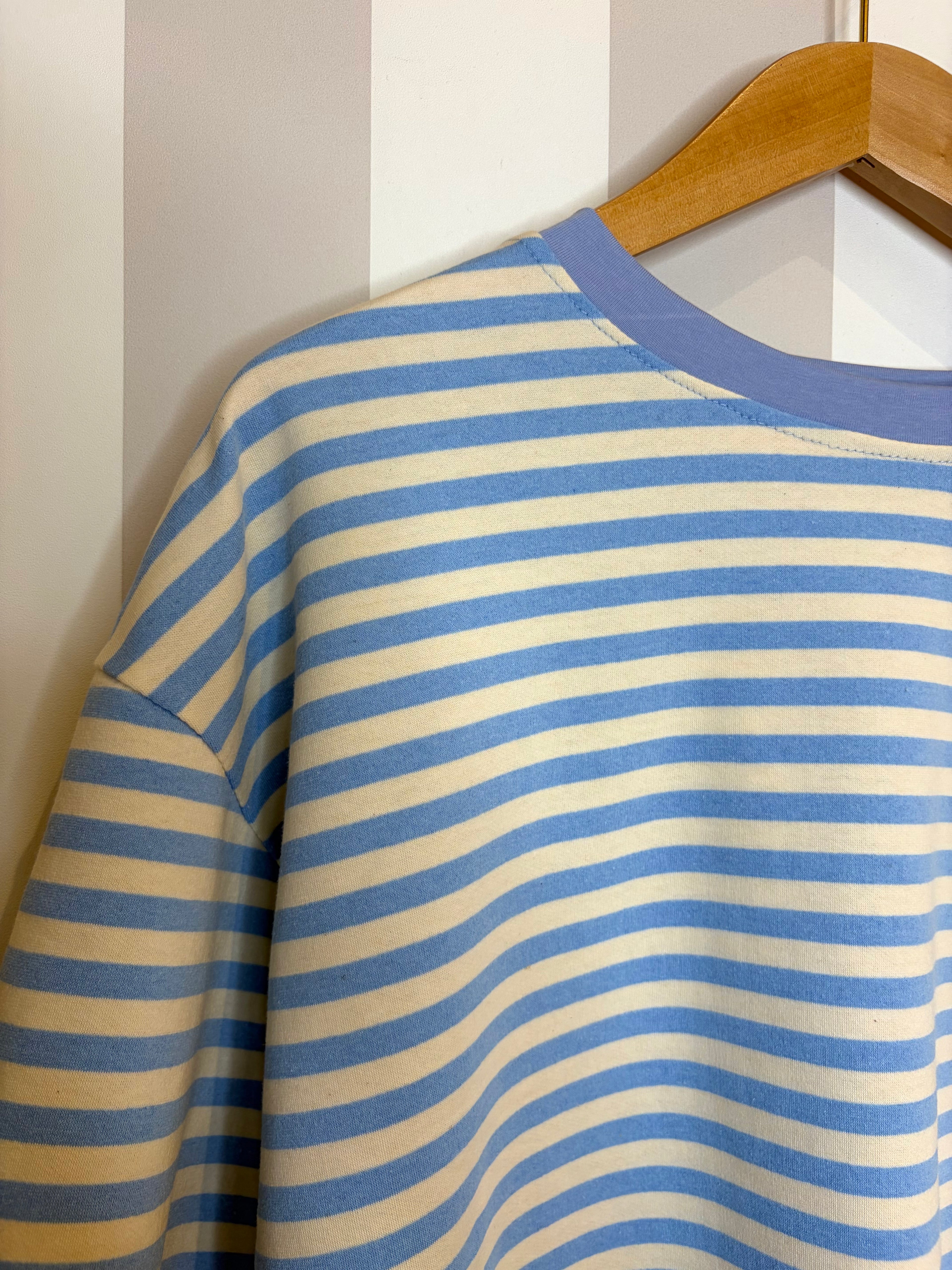 T-shirt oversize à rayures bleues et blanches