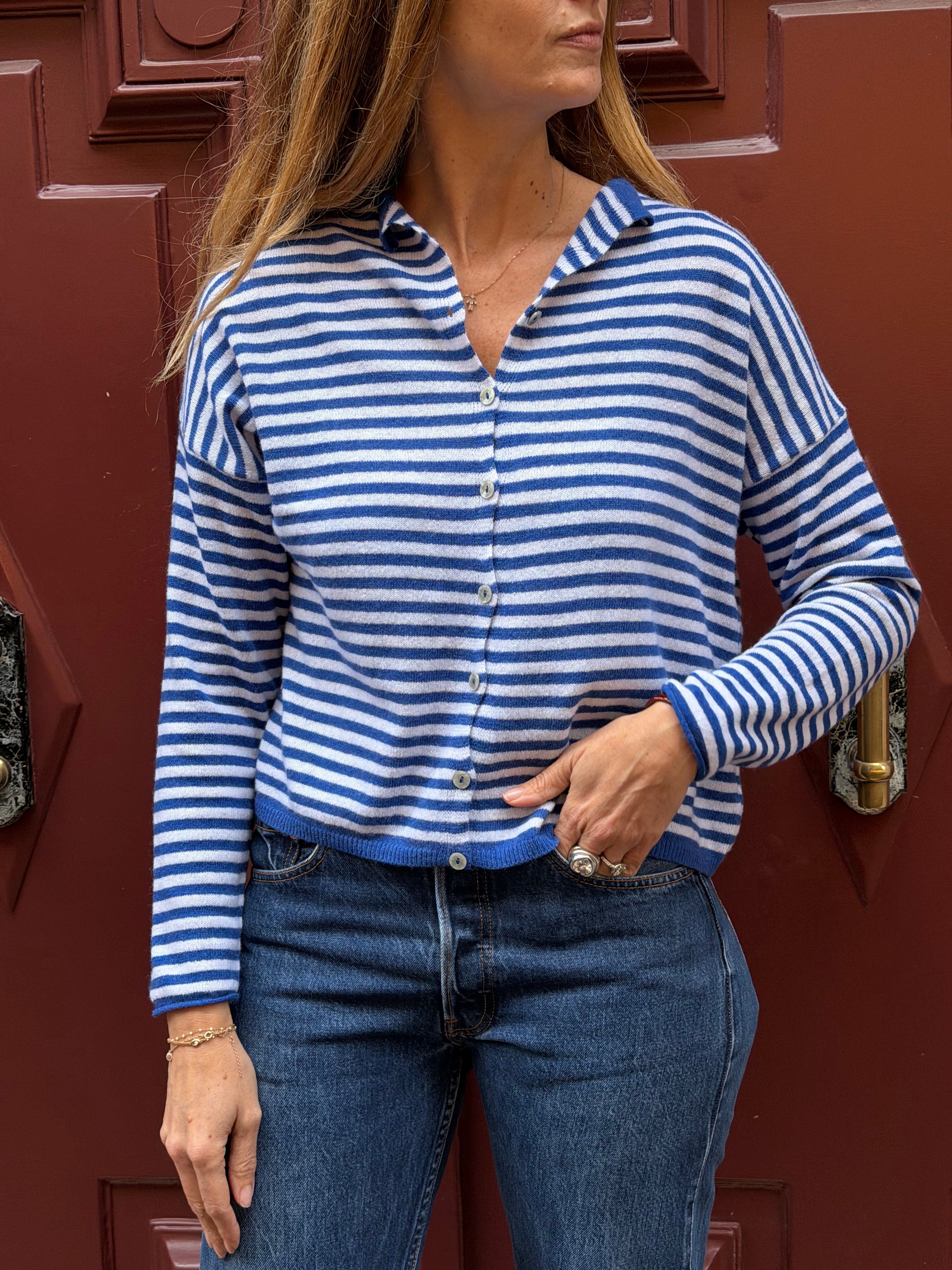 Pull rayé bleu et blanc