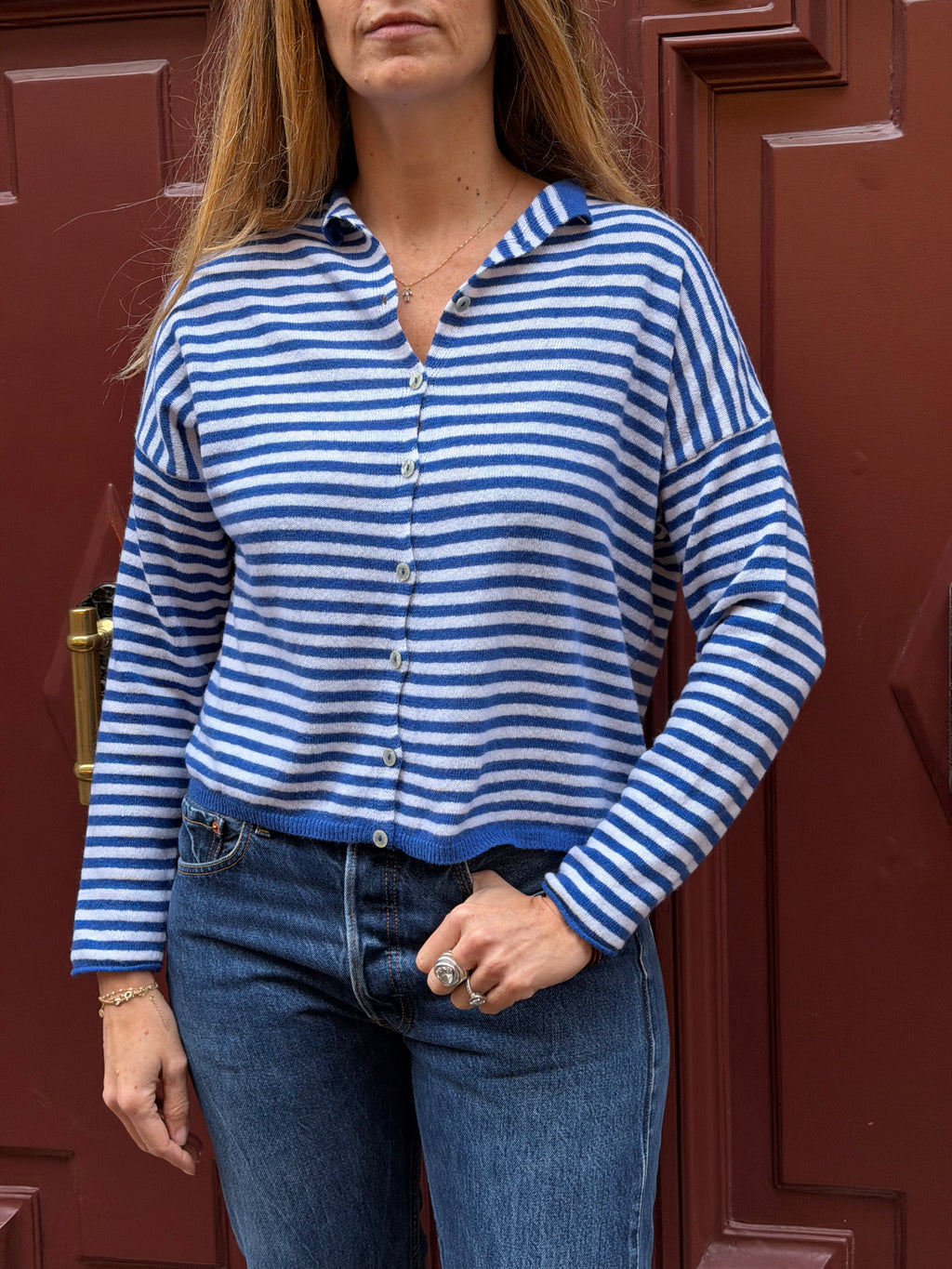 Pull rayé bleu et blanc