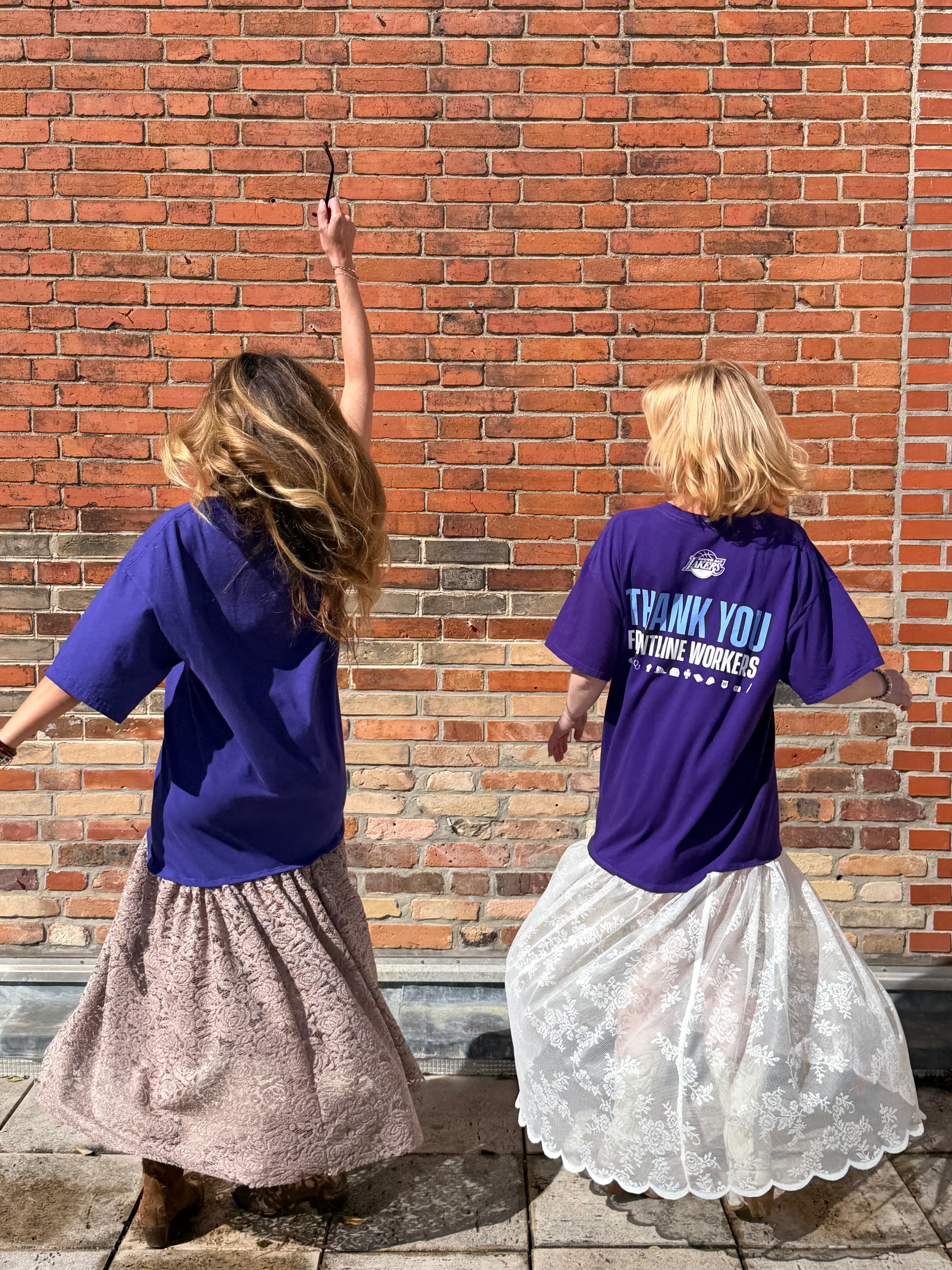 Robe upcyclée Lakers violette et dentelle