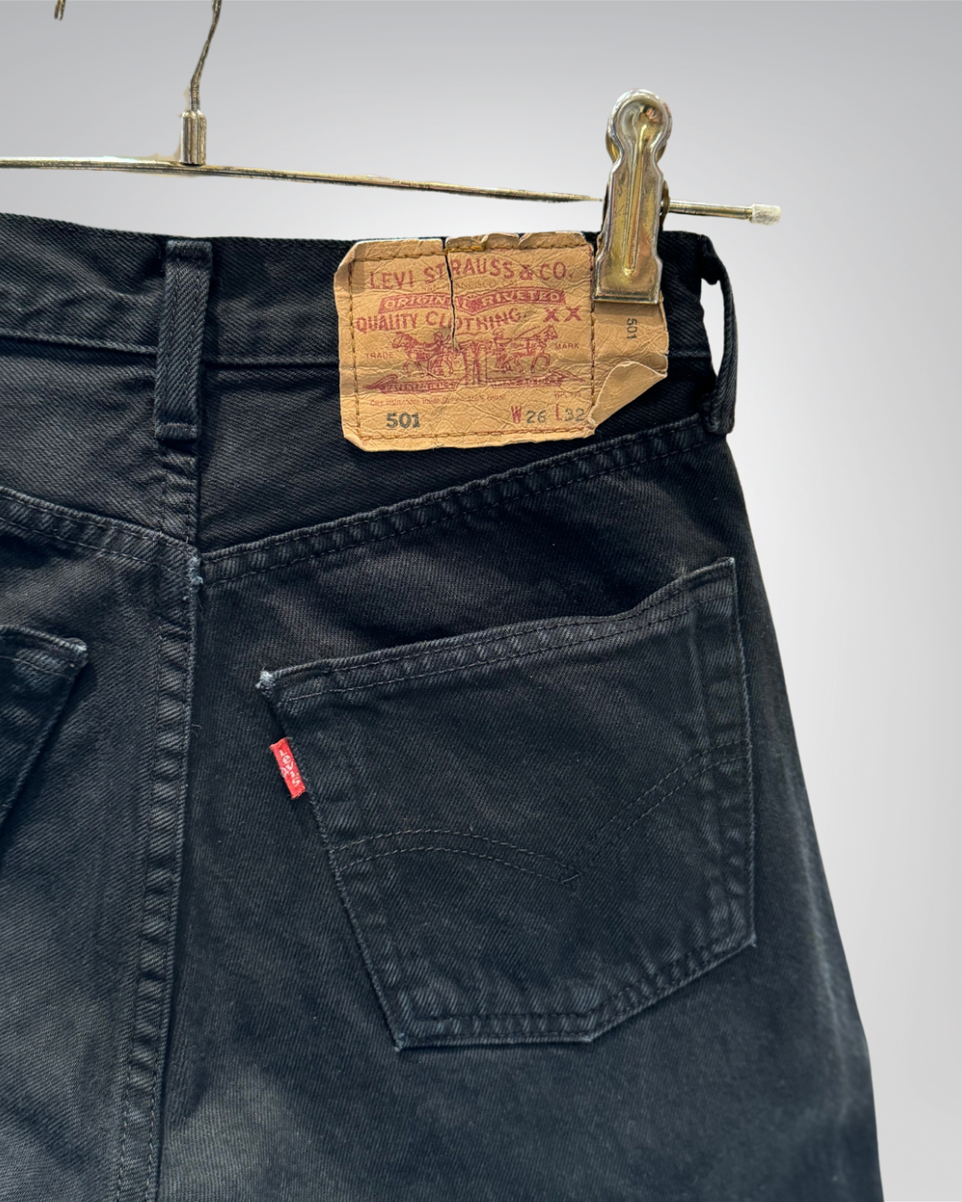 Jeans Levi's 501 W26 L32 - numéro K3