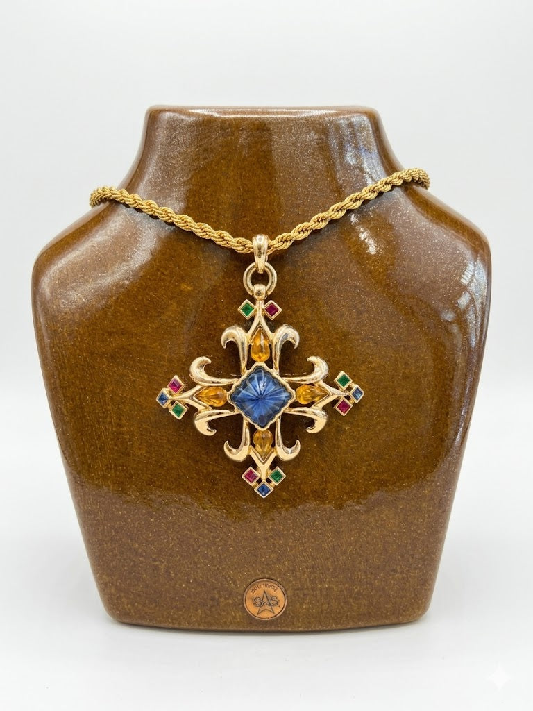 Pendentif vintage croix ornée multicolore