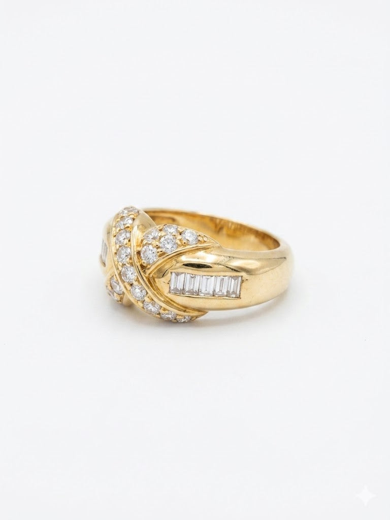 Bague vintage dorée à motif croisé et strass
