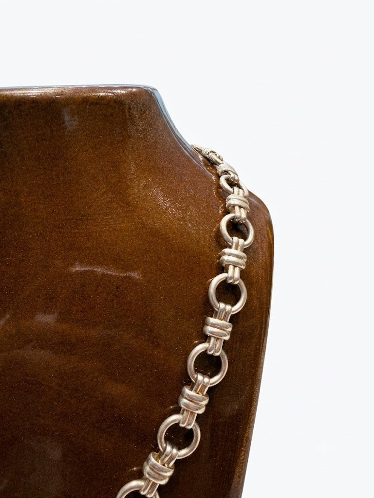 Collier chaîne graphique argentée