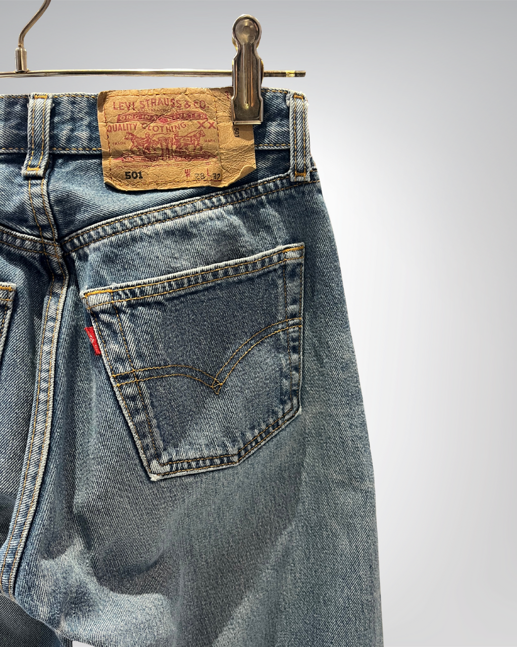 Jeans Levi's 501 W28 L32 - numéro KKK