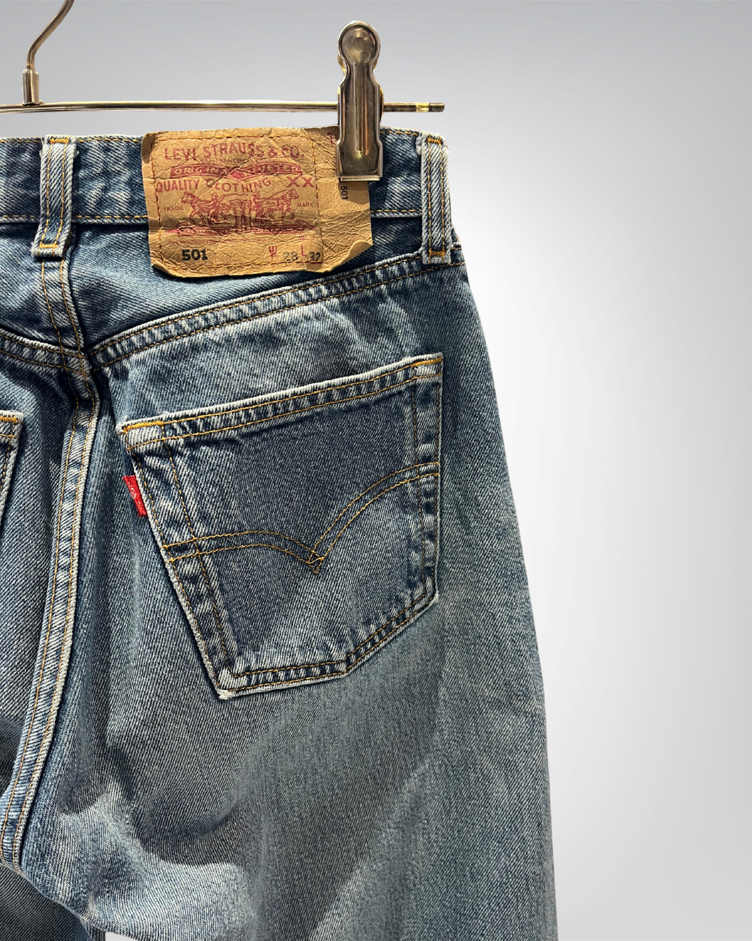 Jeans Levi's 501 W28 L32 - numéro KKK