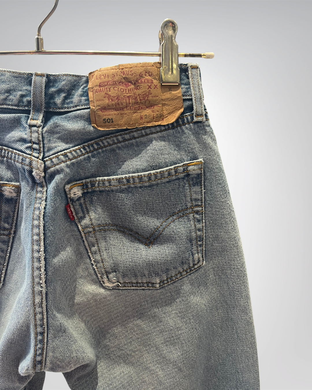 Jeans Levi's 501 W28 L30 - numéro GGG