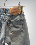Jeans Levi's 501 W28 L30 - numéro GGG