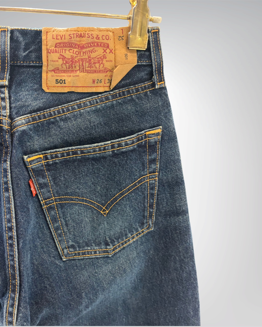Jeans Levi's 501 W26 L32 - Numéro J2