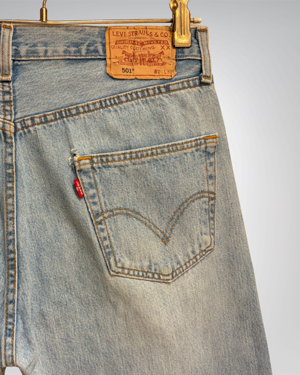Jeans Levi's 501 W34 L32 - numéro K6