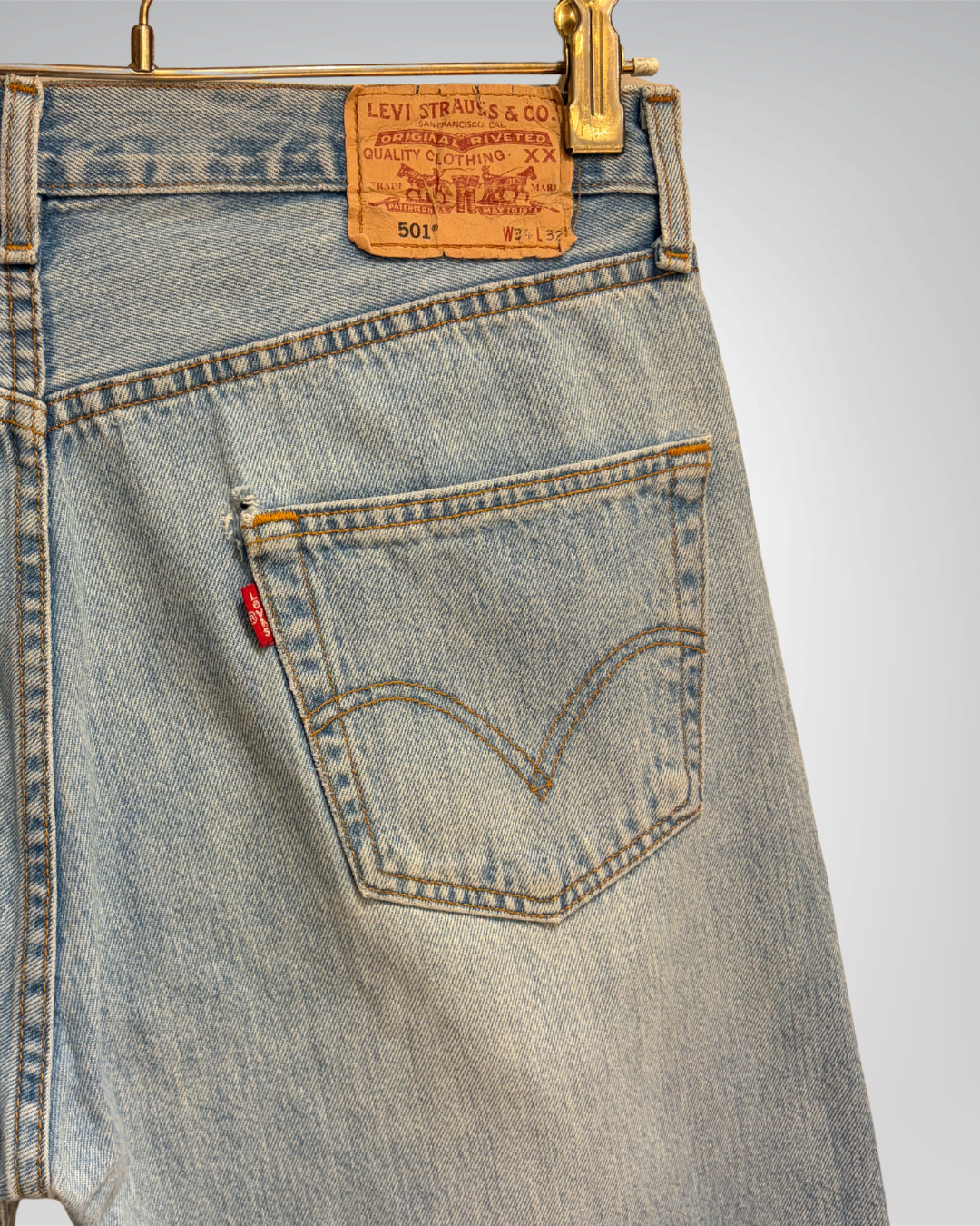 Jeans Levi's 501 W34 L32 - numéro K6