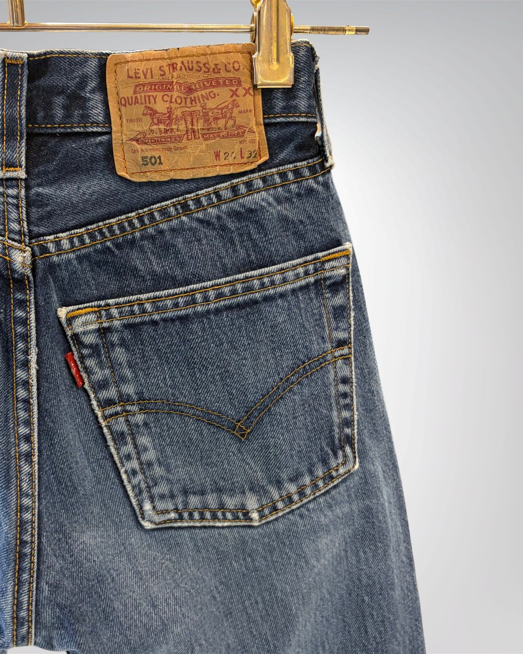 Jeans Levi's 501 W26 L32 - Numéro M9