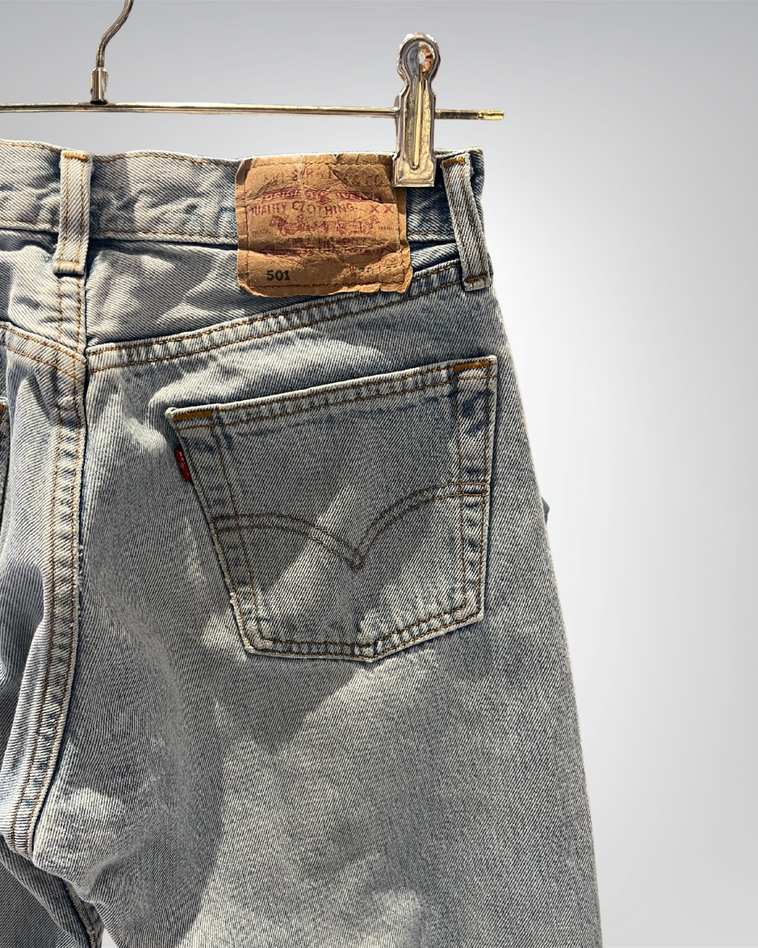 Jeans Levi's 501 W30 L32 - numéro QQ