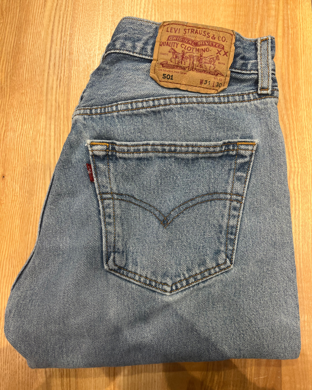 Jeans Levi's 501 W31 L30 - numéro EEEE