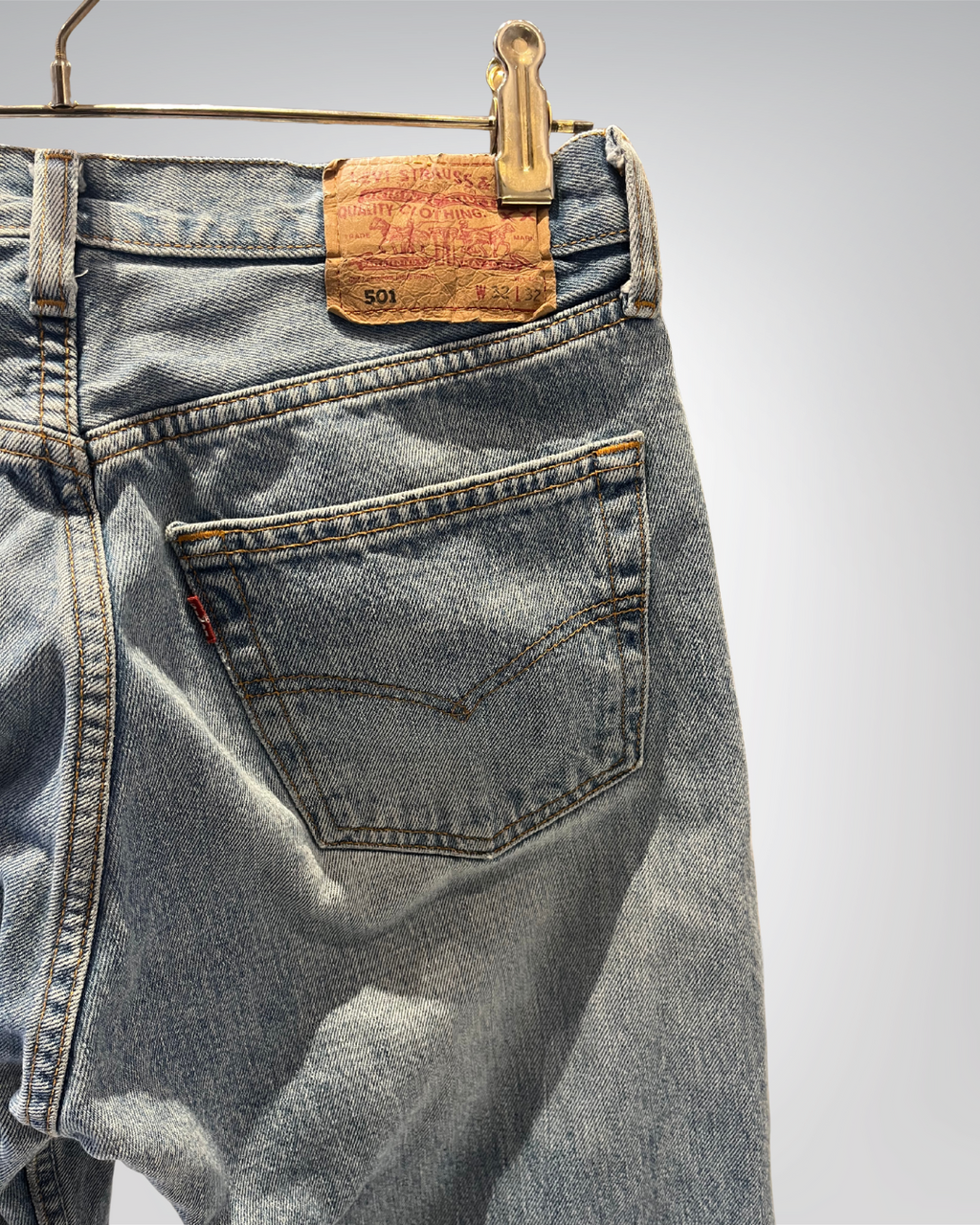 Jeans Levi's 501 W32 L32 - numéro DDD