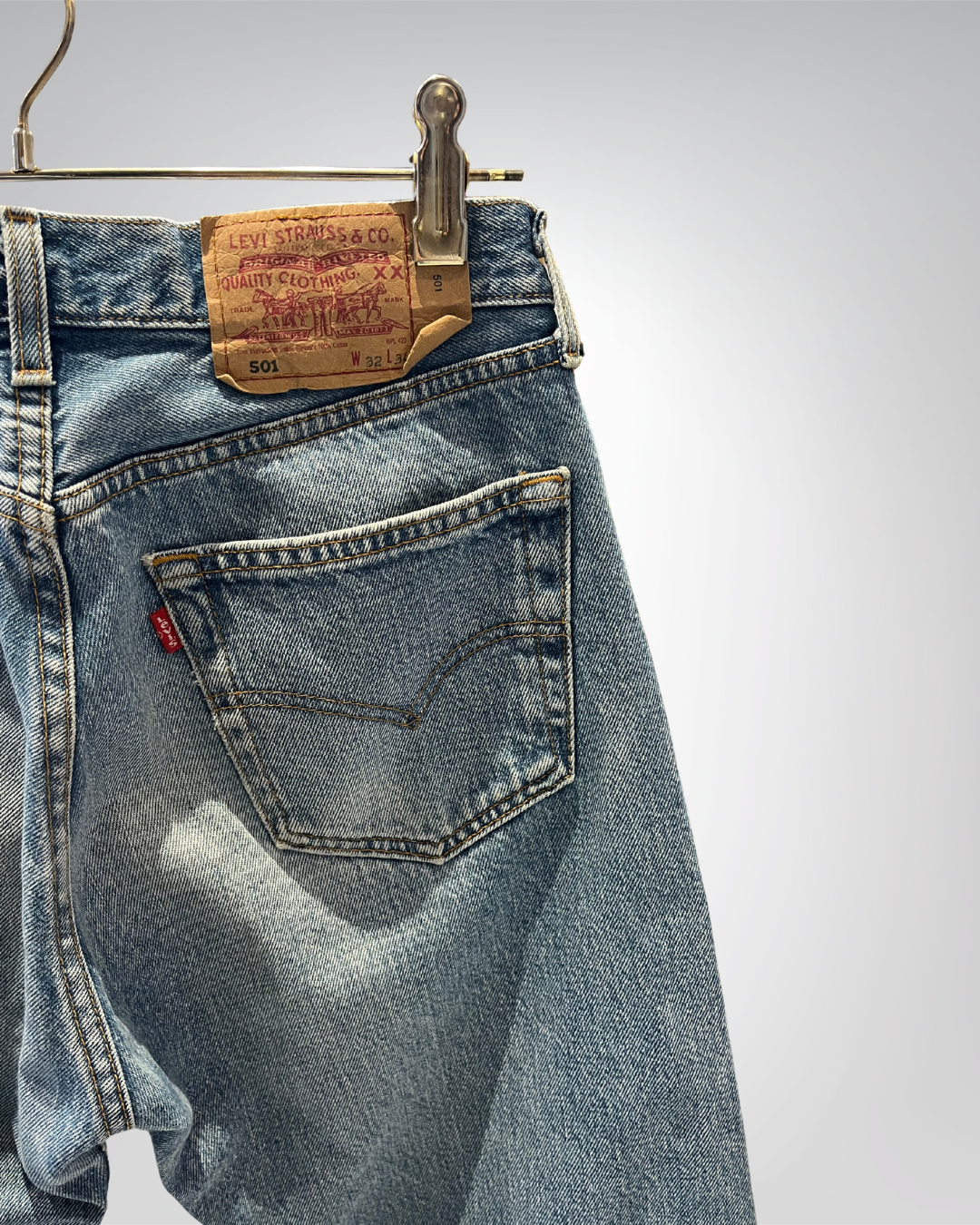 Jeans Levi's 501 W32 L34 - numéro MMM