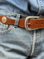 Ceinture en cuir avec empiècement en métal