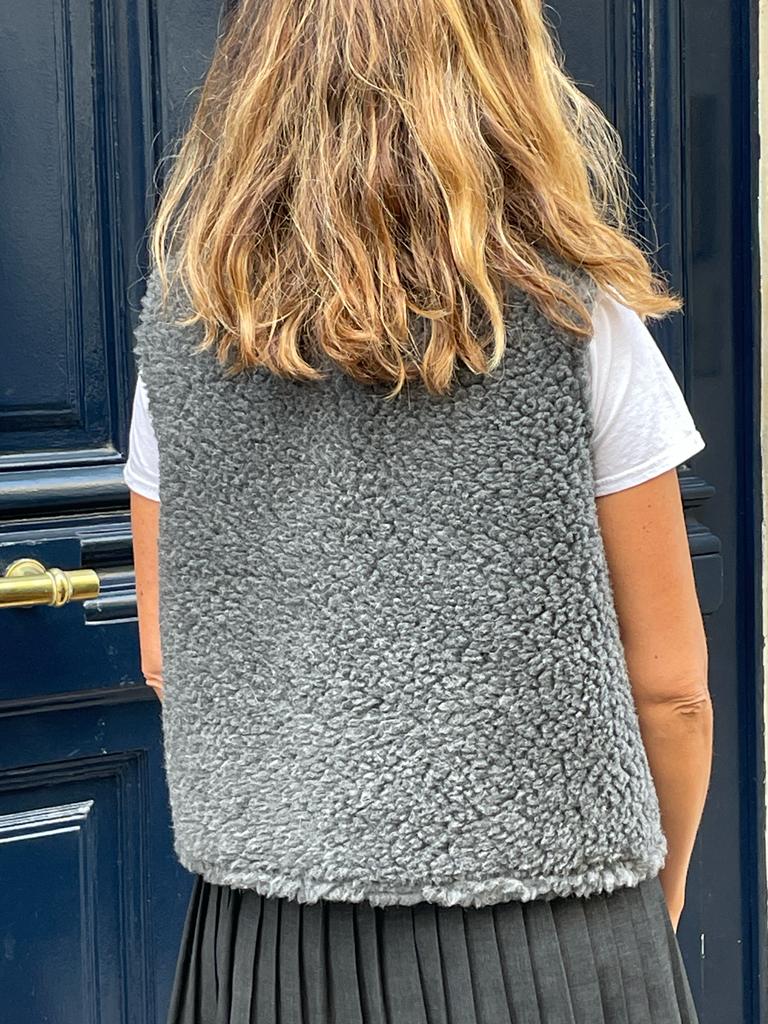 Gilet en laine gris sans boutons