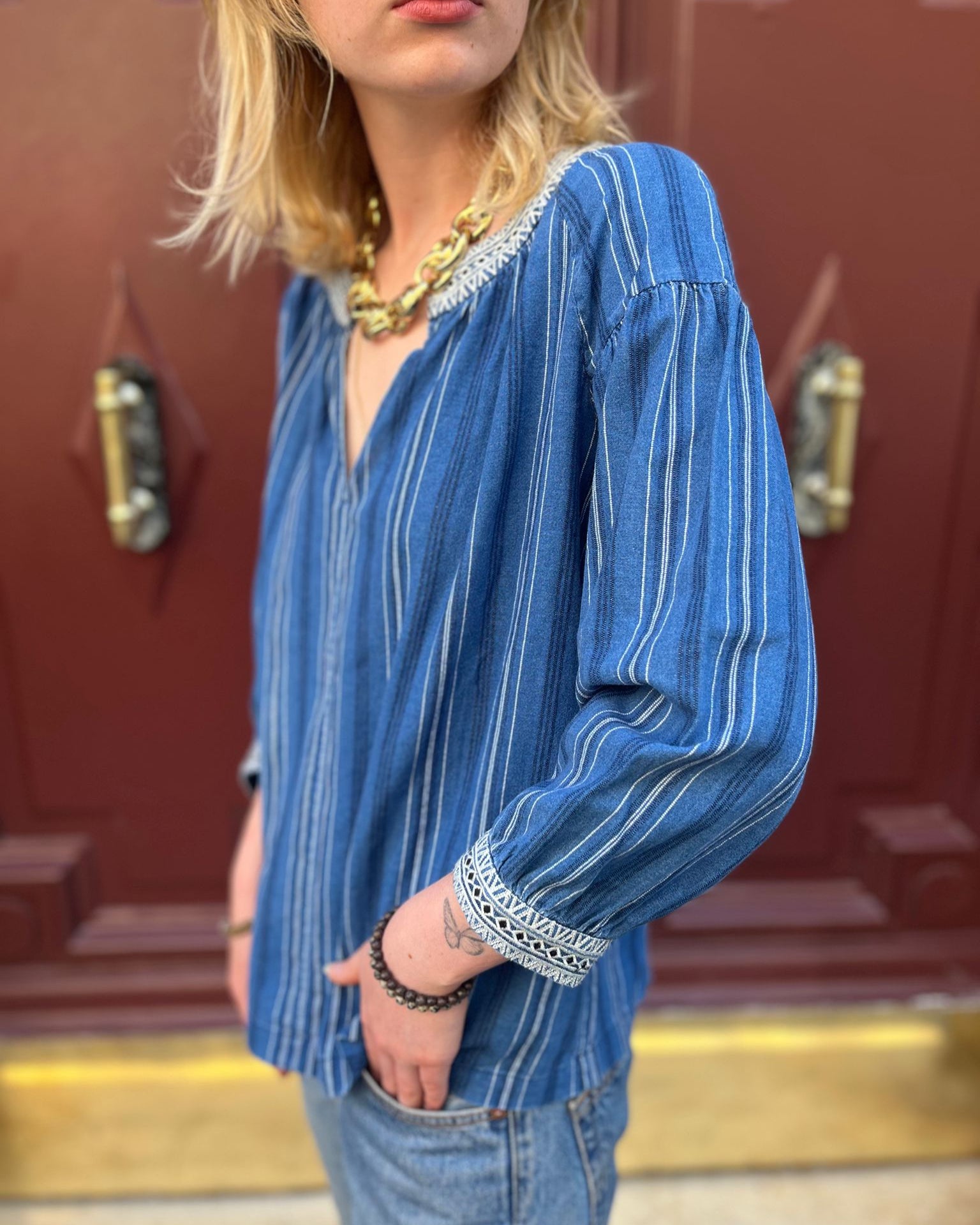 Blouse bleue à rayure
