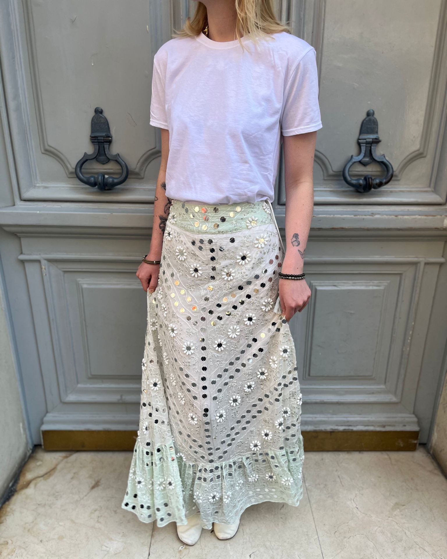 Jupe opaline brodée de perles