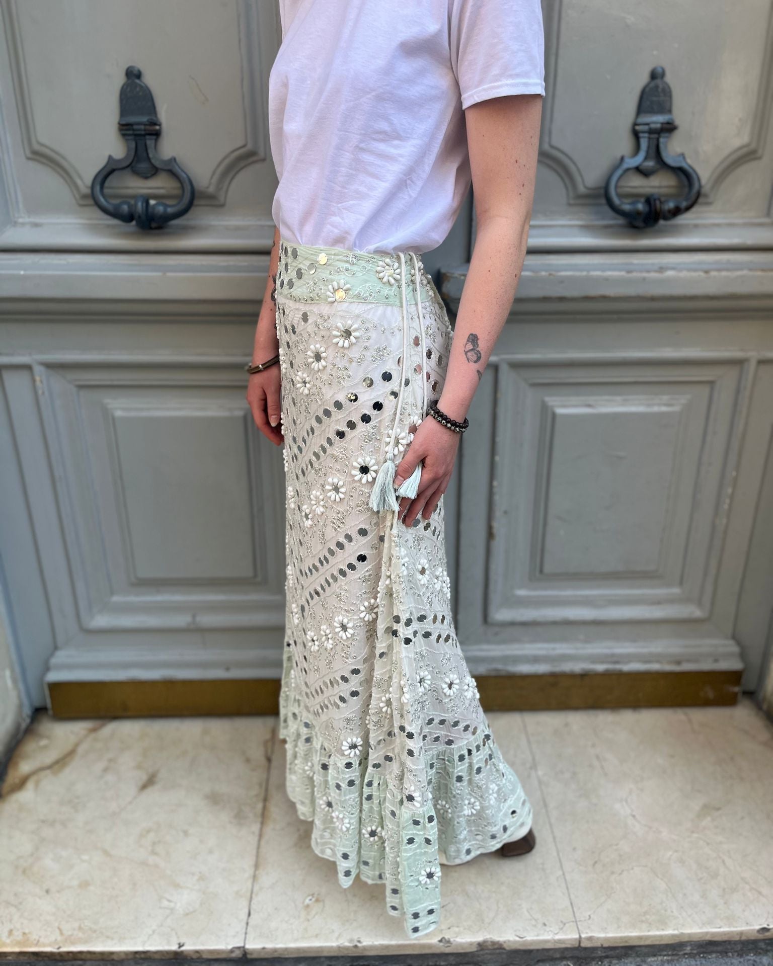 Jupe opaline brodée de perles