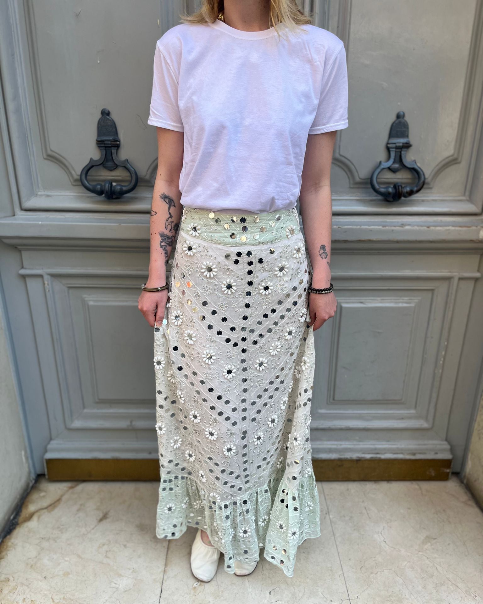 Jupe opaline brodée de perles