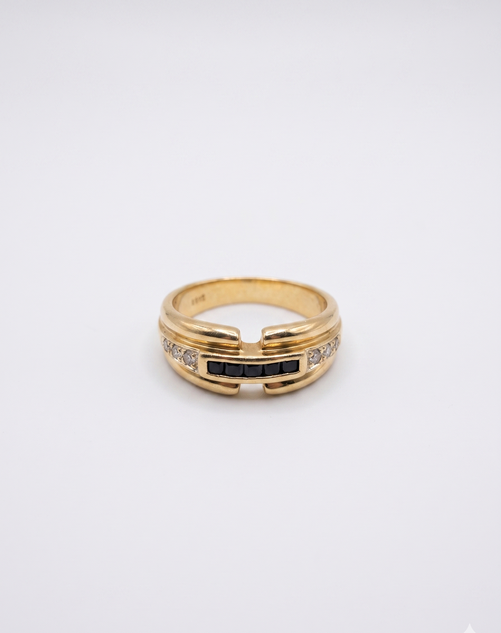 Bague à pierres noires