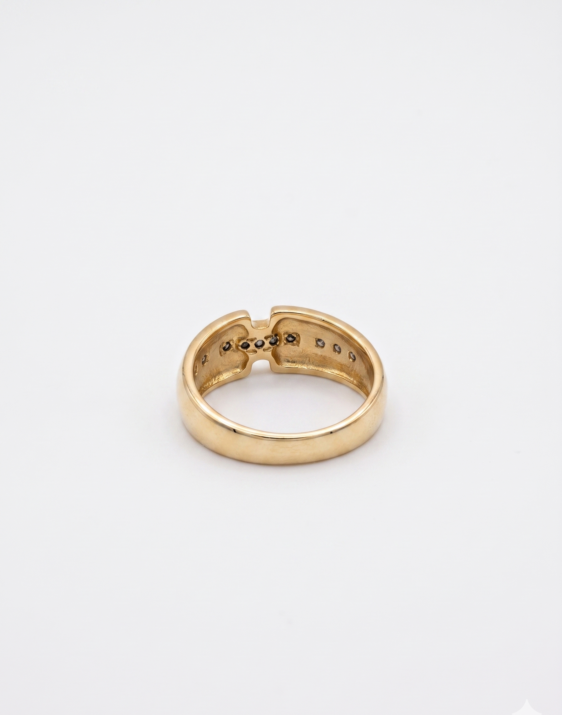 Bague à pierres noires