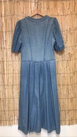 Robe en jean brodée