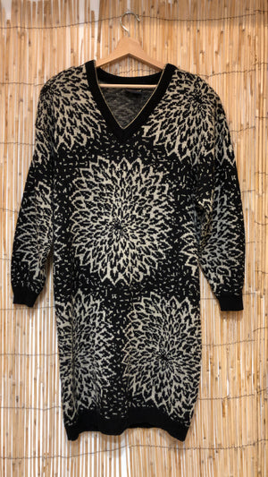 Robe pull noir à motifs