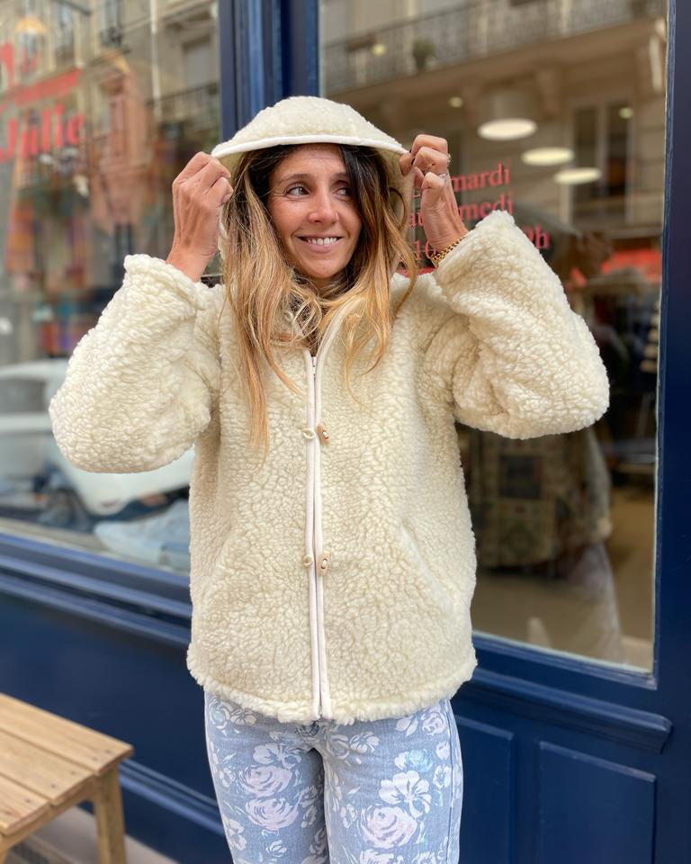 Gilet en laine à capuche écru