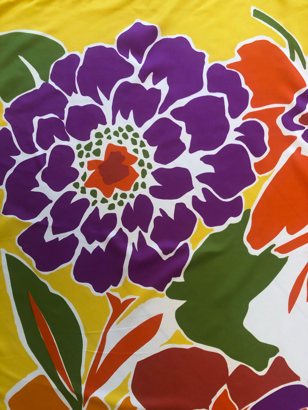 Foulard jaune à fleurs