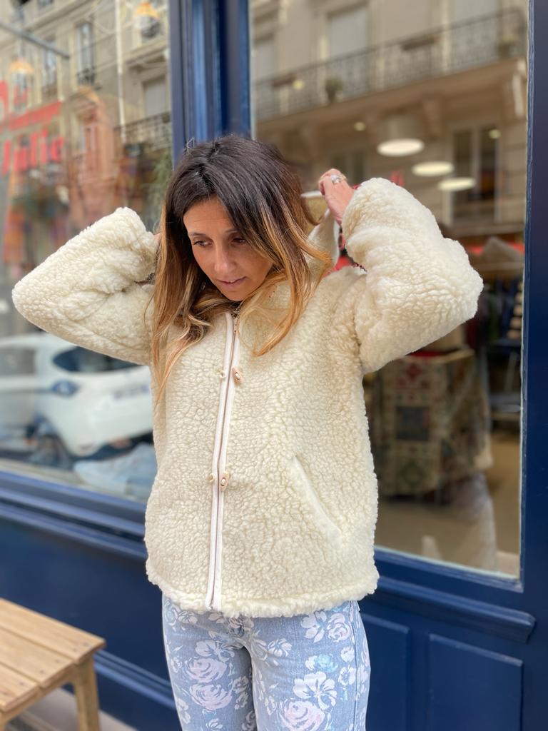 Gilet en laine à capuche écru
